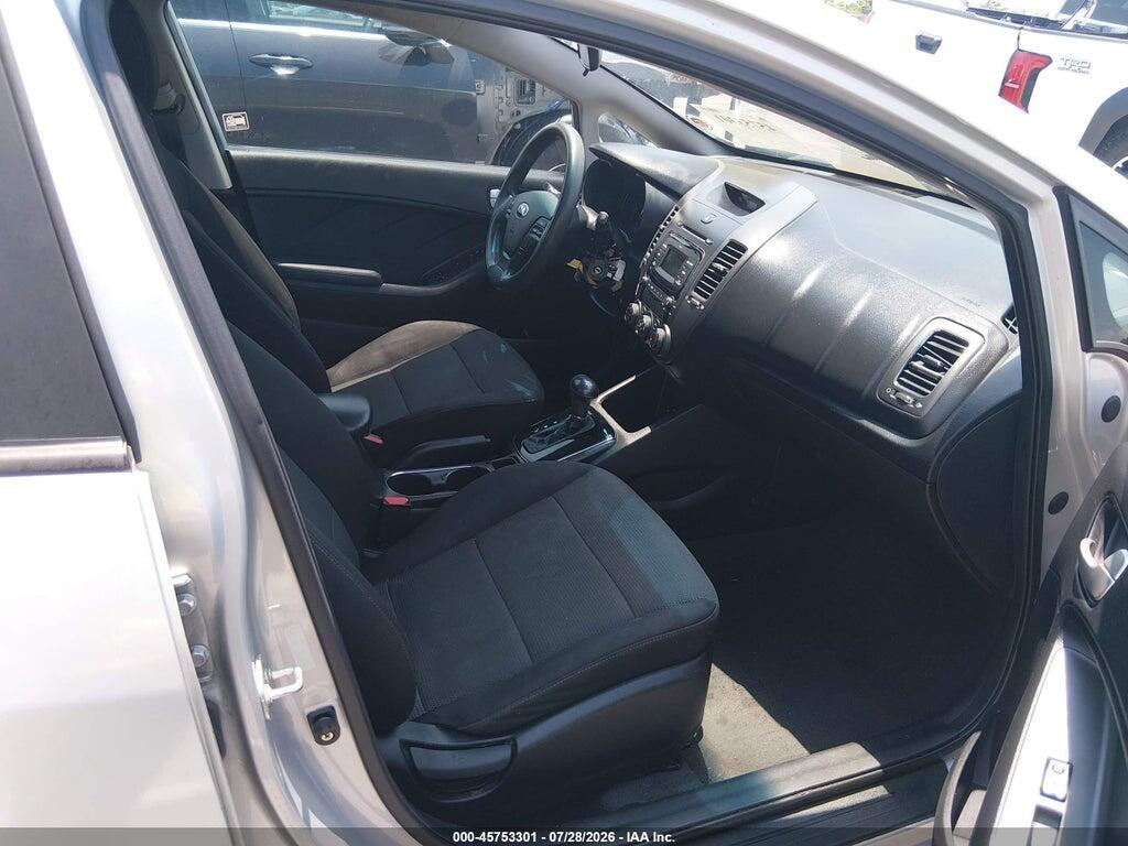3KPFK4A76JE218573 2018 KIA FORTE photo no. 5