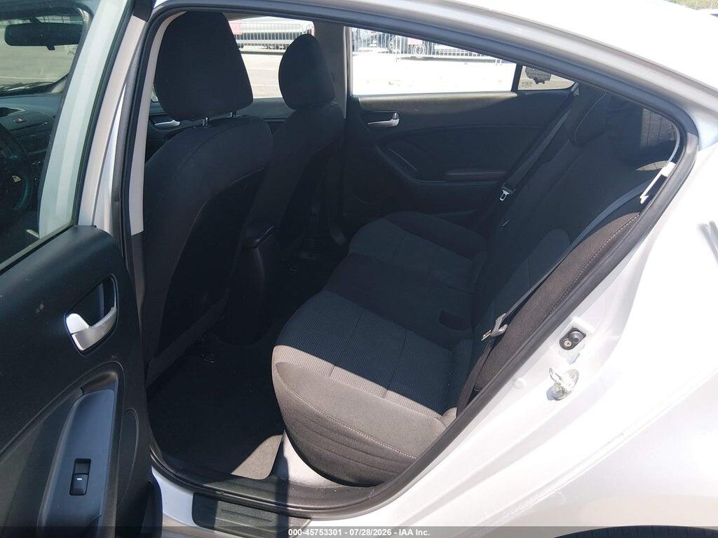 3KPFK4A76JE218573 2018 KIA FORTE photo no. 8