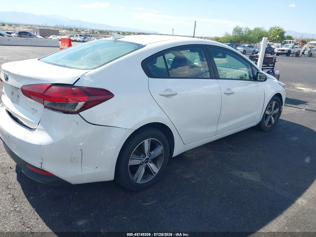 3KPFL4A76JE235533 2018 KIA FORTE photo no. 12