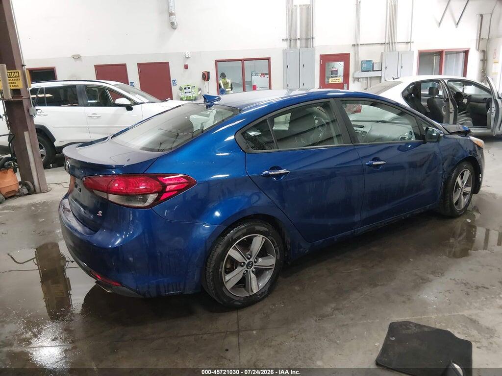 3KPFL4A77JE213895 2018 KIA FORTE photo no. 4