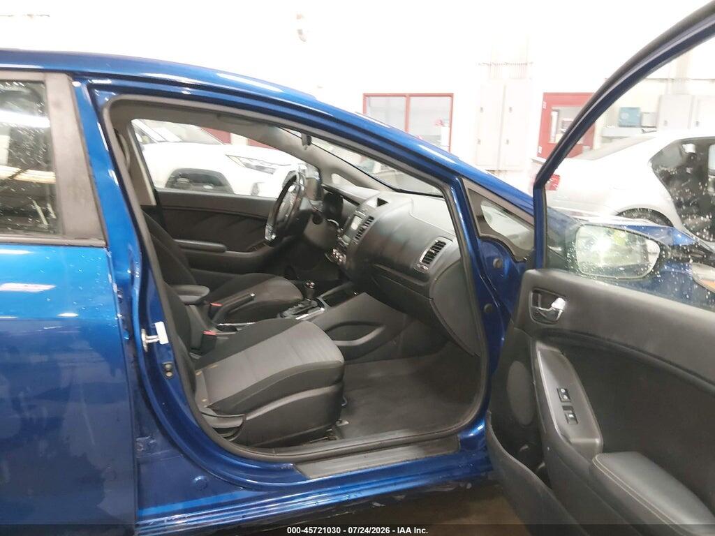 3KPFL4A77JE213895 2018 KIA FORTE photo no. 5