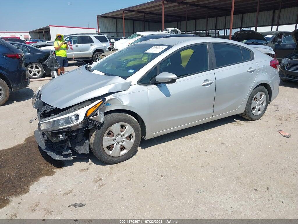 3KPFK4A72JE181683 2018 KIA FORTE photo no. 2