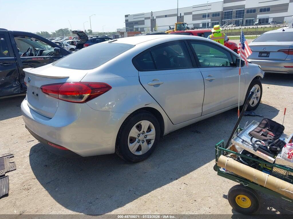 3KPFK4A72JE181683 2018 KIA FORTE photo no. 4
