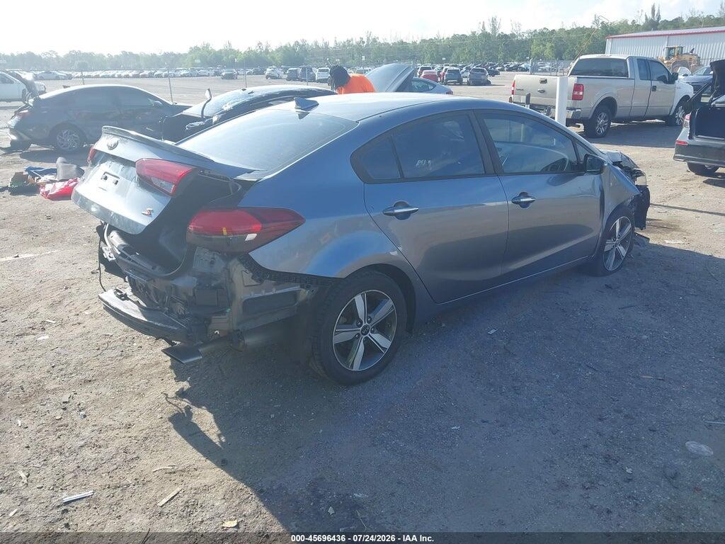 3KPFL4A76JE195535 2018 KIA FORTE photo no. 4