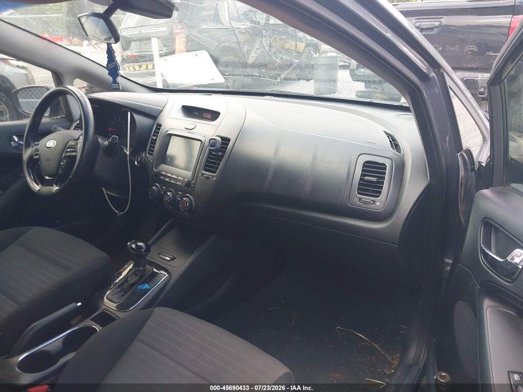 3KPFL4A79JE174243 2018 KIA FORTE photo no. 5