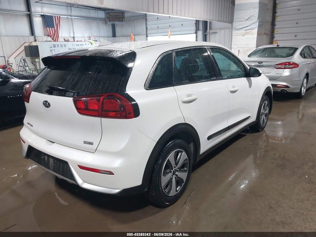 KNDCB3LC2J5158262 2018 KIA NIRO photo no. 4
