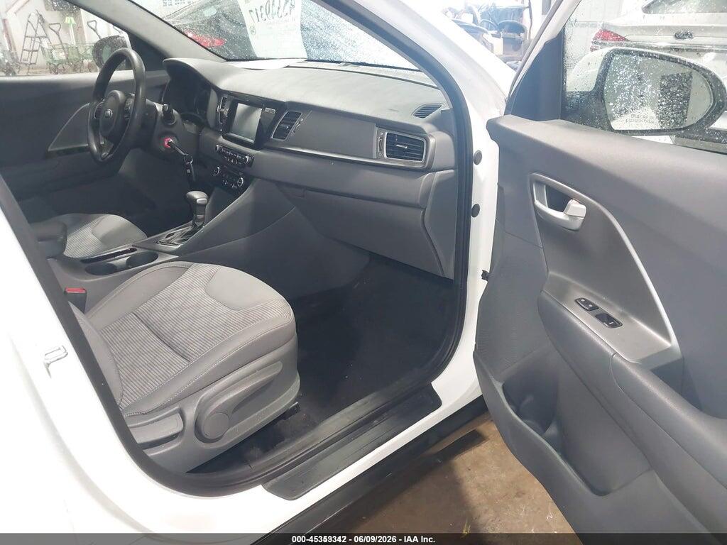 KNDCB3LC2J5158262 2018 KIA NIRO photo no. 5
