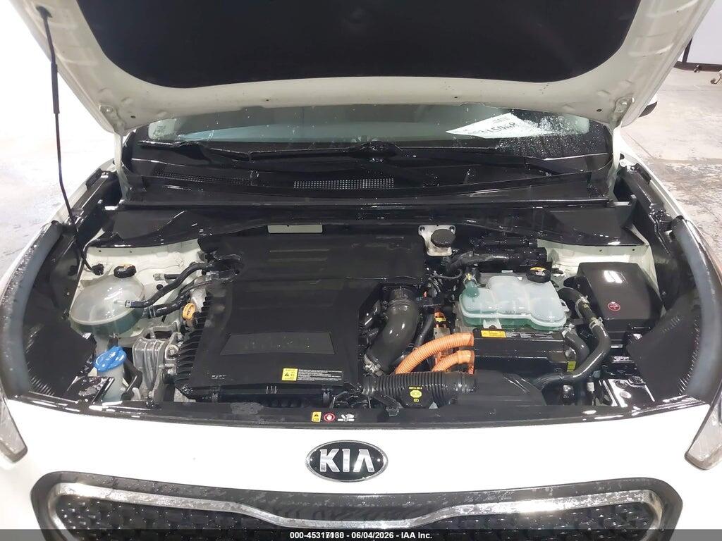 KNDCB3LC2J5140411 2018 KIA NIRO photo no. 10