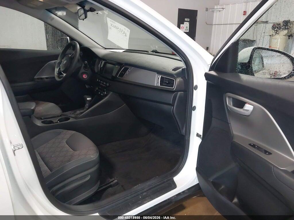 KNDCB3LC2J5140411 2018 KIA NIRO photo no. 5