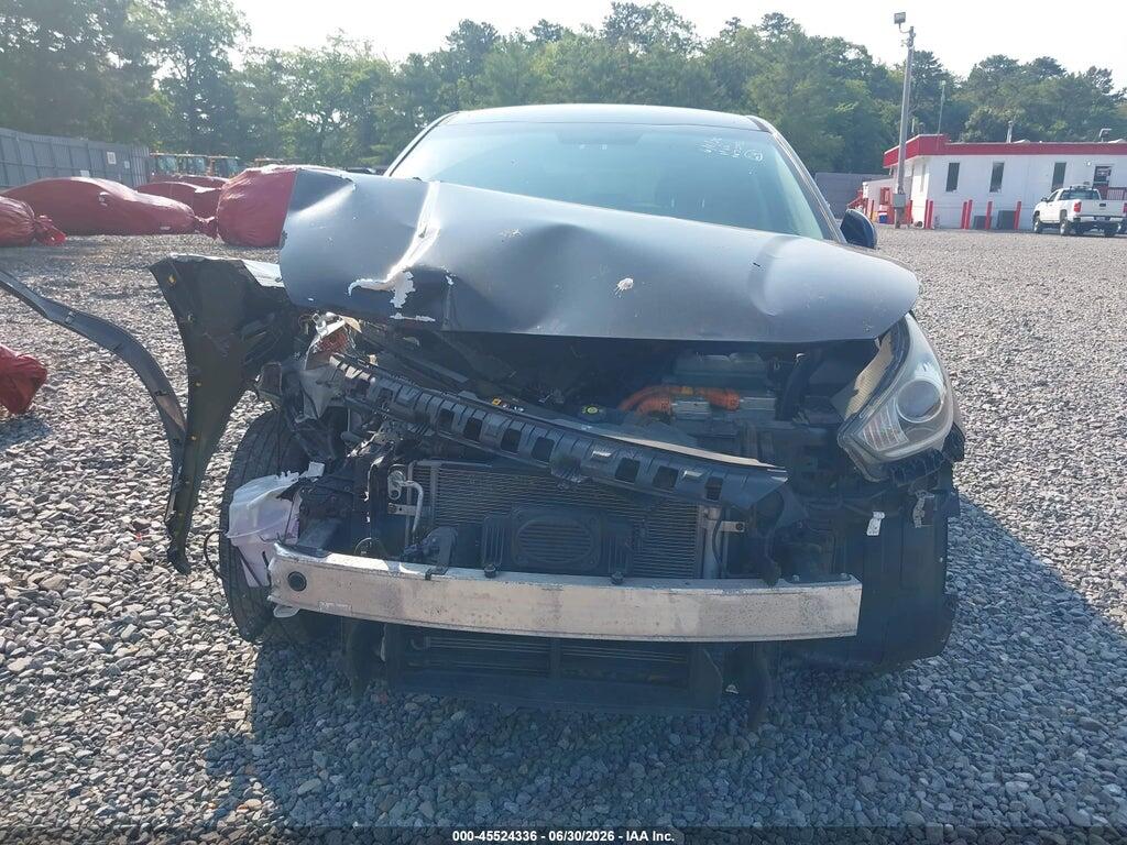 KNDCB3LC8J5176507 2018 KIA NIRO photo no. 12