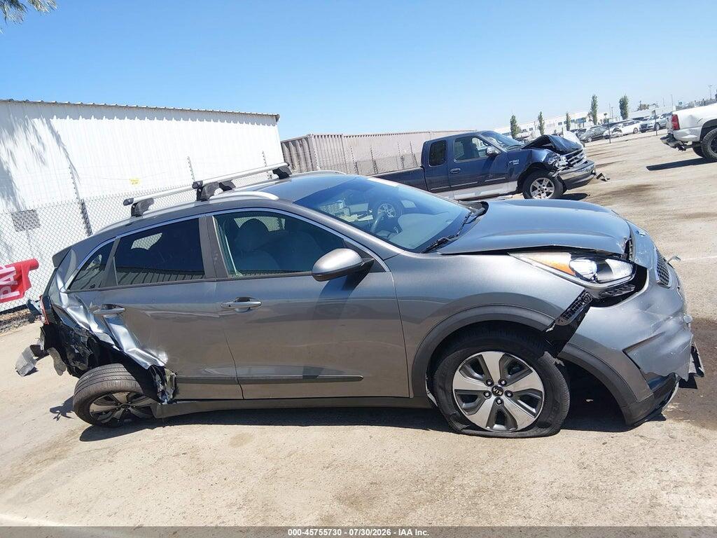KNDCB3LC6J5137835 2018 KIA NIRO photo no. 12