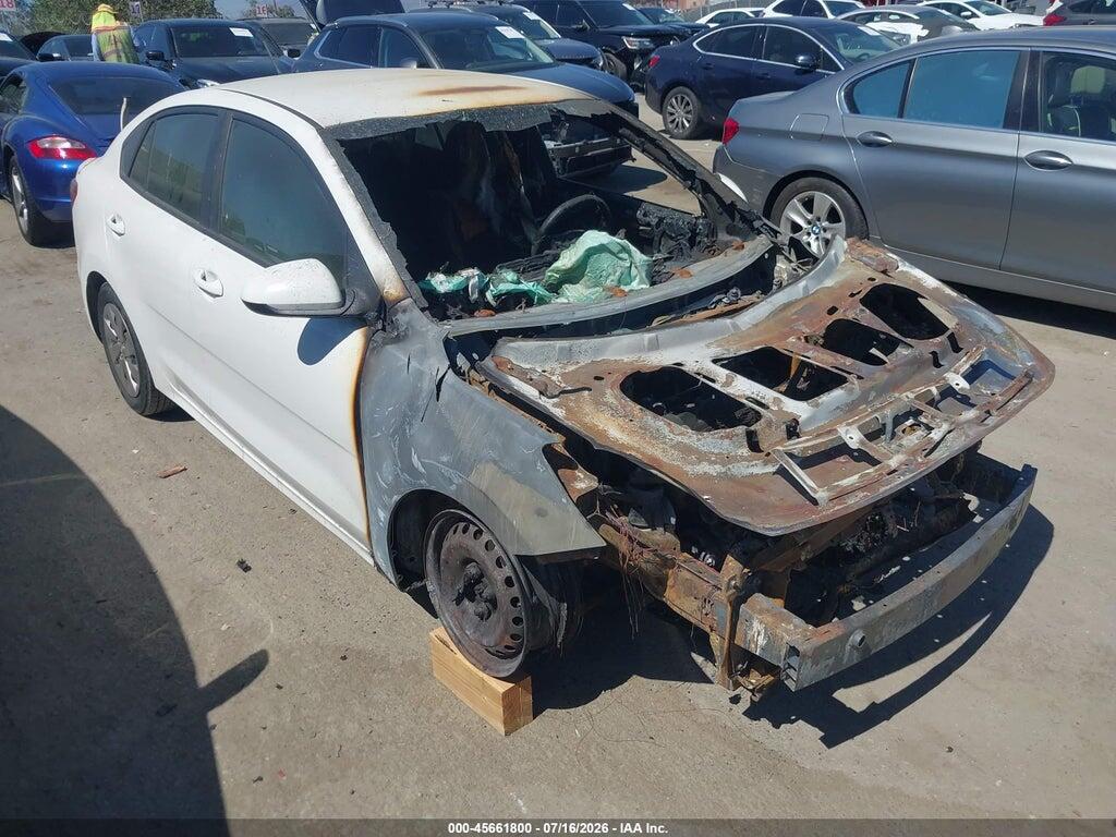 3KPA24AB8JE077813 2018 KIA RIO photo no. 1