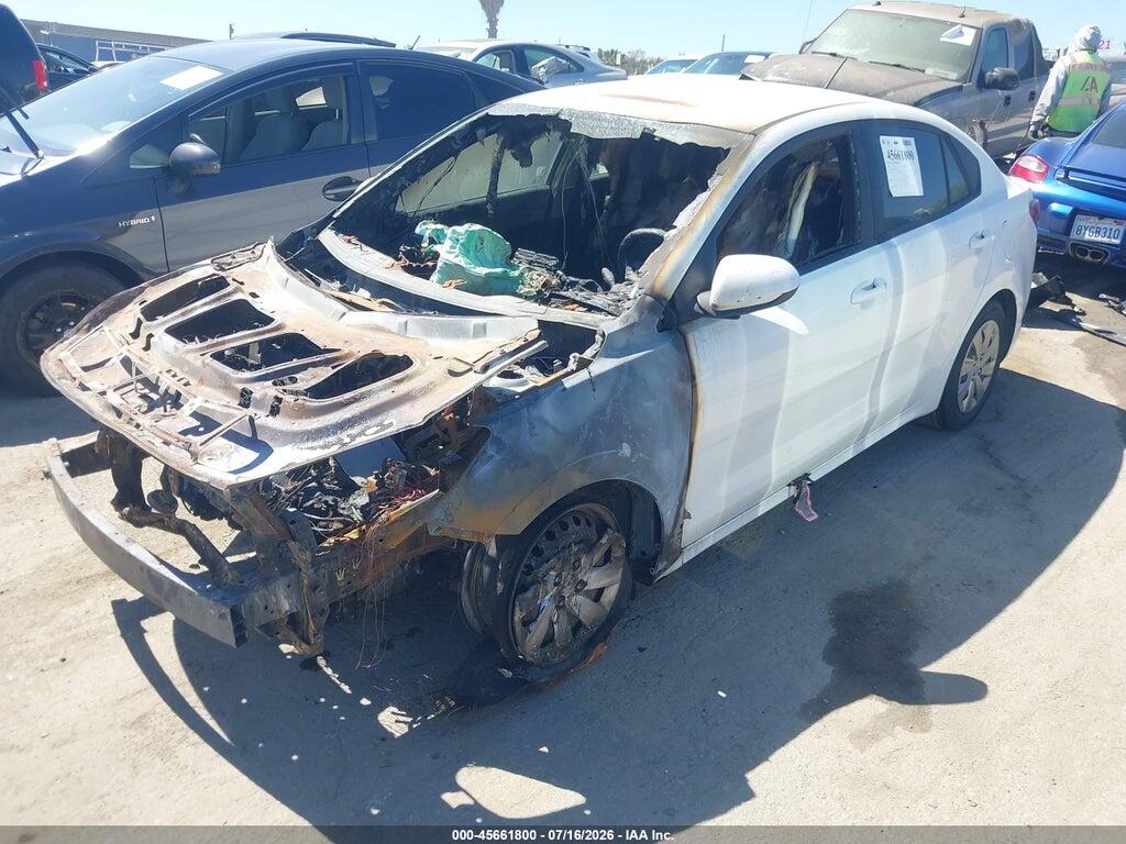 3KPA24AB8JE077813 2018 KIA RIO photo no. 2