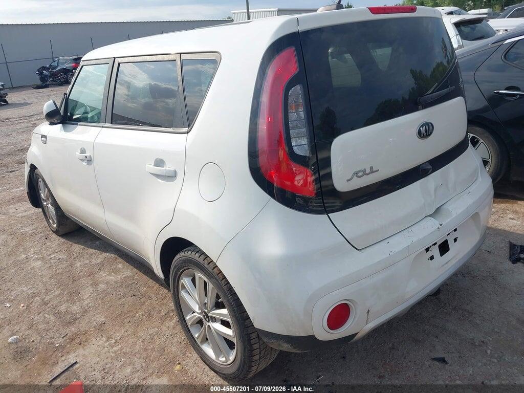 KNDJP3A55J7901868 2018 KIA SOUL photo no. 3