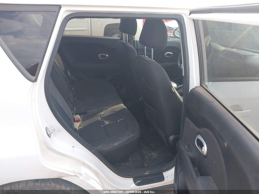 KNDJP3A55J7901868 2018 KIA SOUL photo no. 8