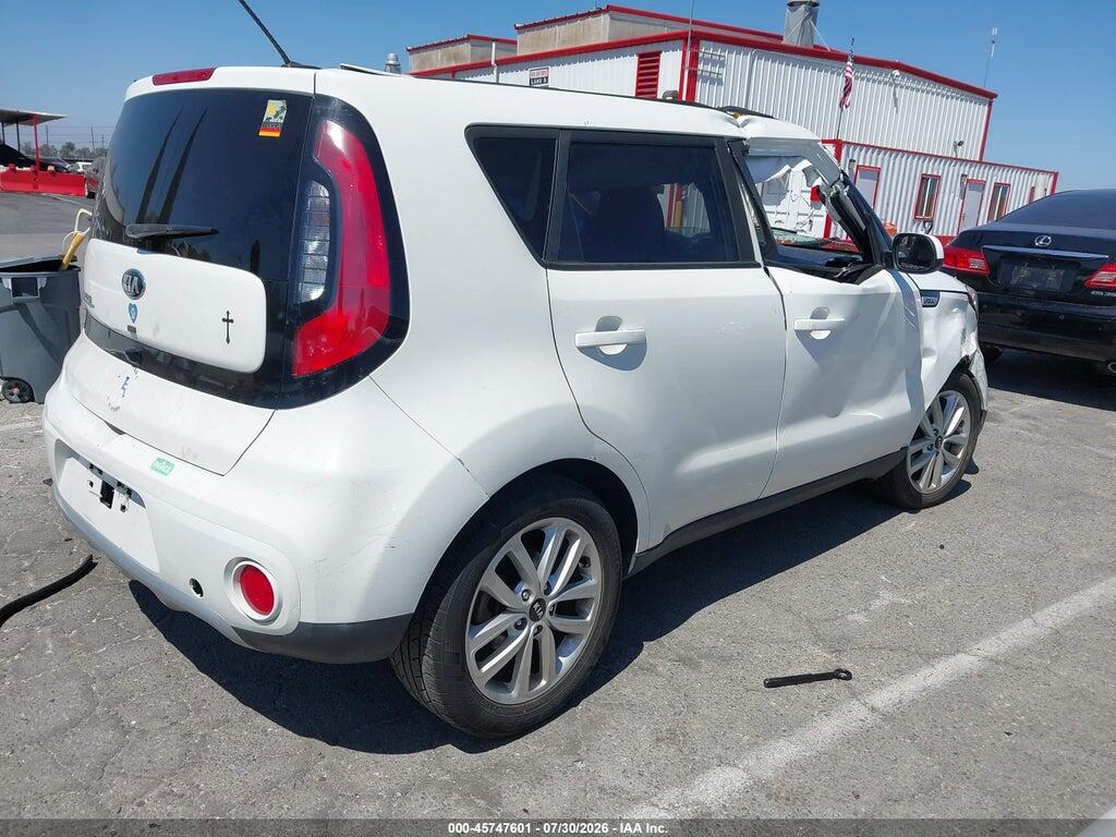 KNDJP3A56J7527433 2018 KIA SOUL photo no. 4