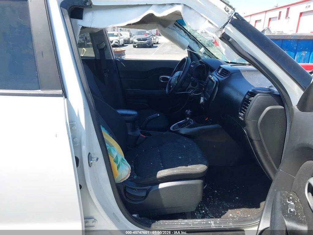 KNDJP3A56J7527433 2018 KIA SOUL photo no. 5