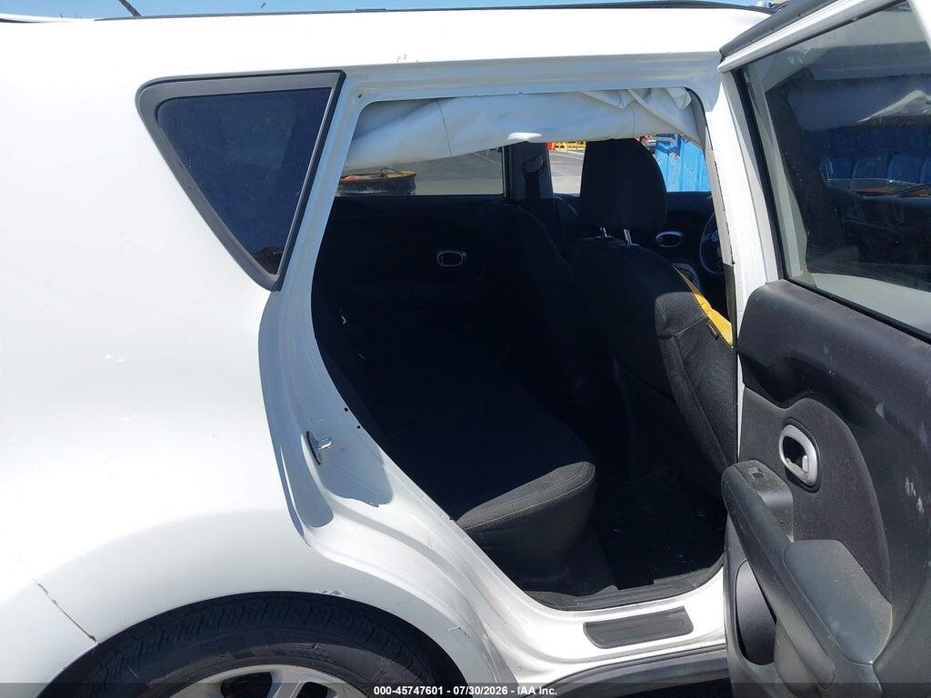 KNDJP3A56J7527433 2018 KIA SOUL photo no. 8