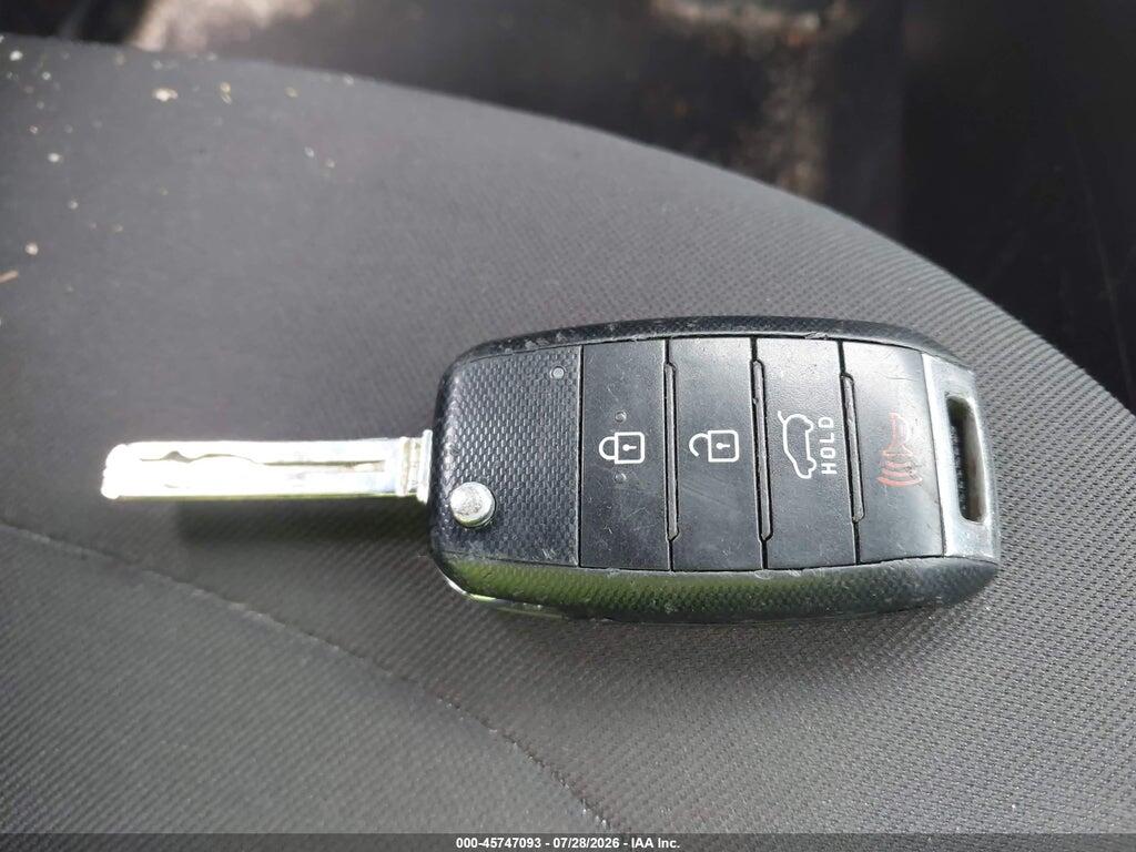 KNDJN2A29J7624017 2018 KIA SOUL photo no. 11