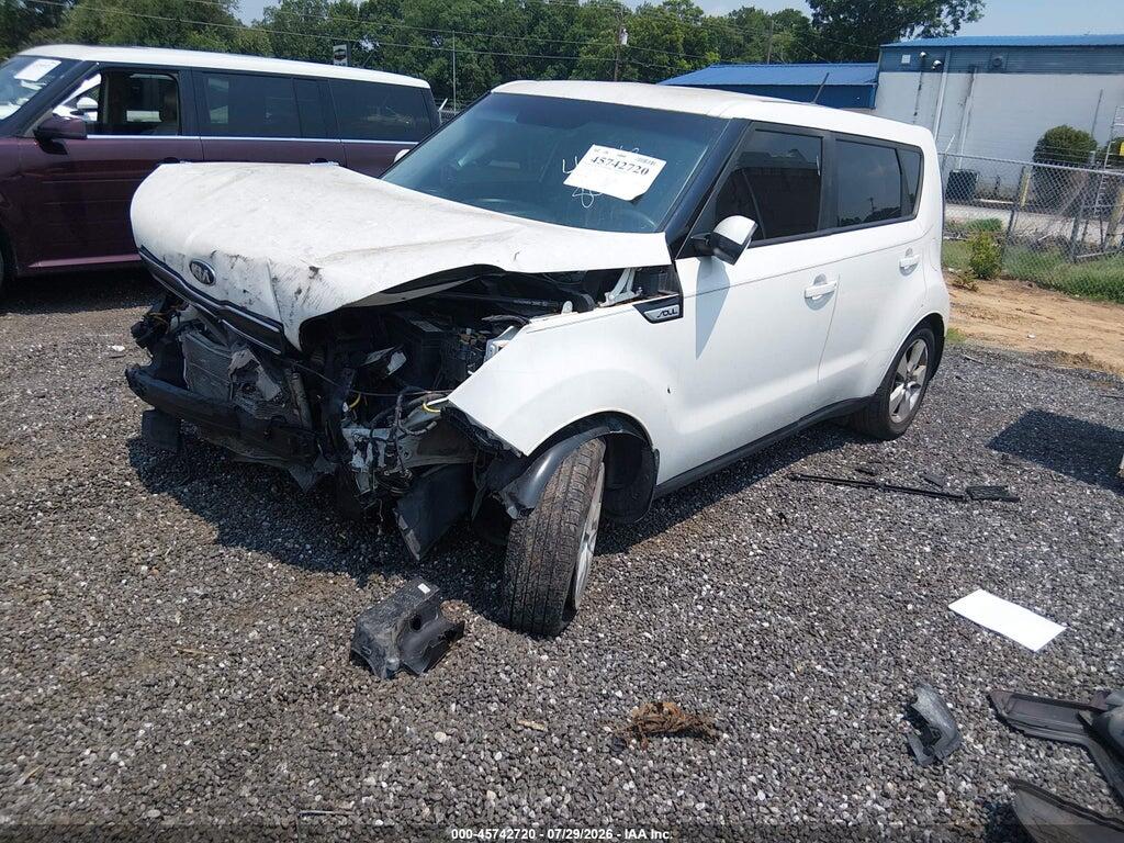 KNDJN2A28J7908030 2018 KIA SOUL photo no. 2
