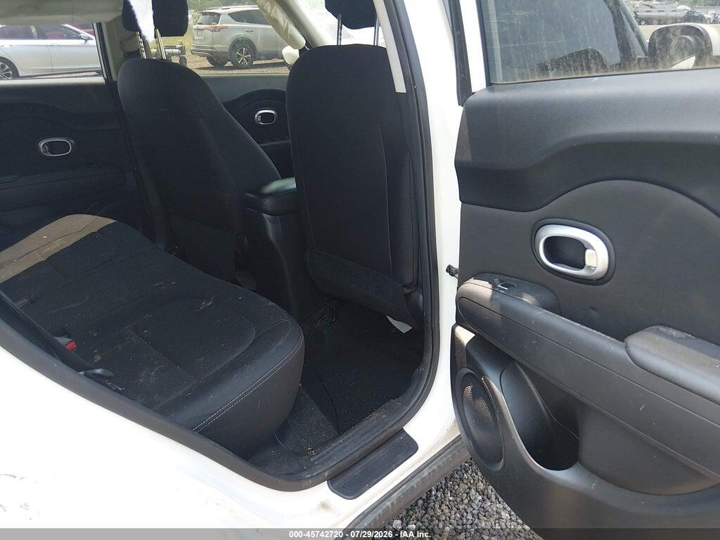 KNDJN2A28J7908030 2018 KIA SOUL photo no. 8