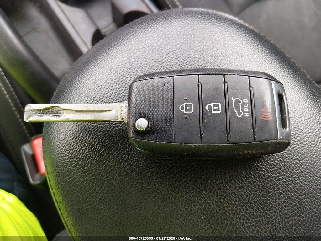 KNDJN2A29J7598907 2018 KIA SOUL photo no. 11