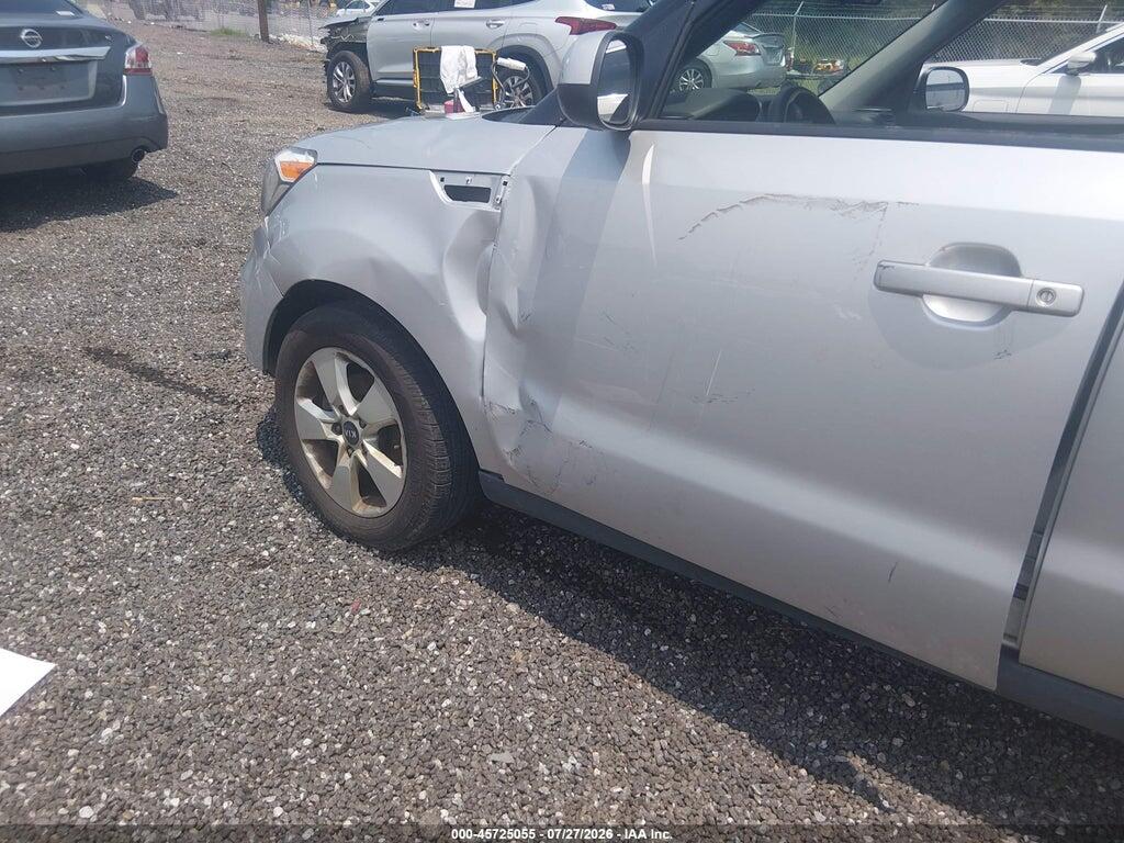 KNDJN2A29J7598907 2018 KIA SOUL photo no. 6