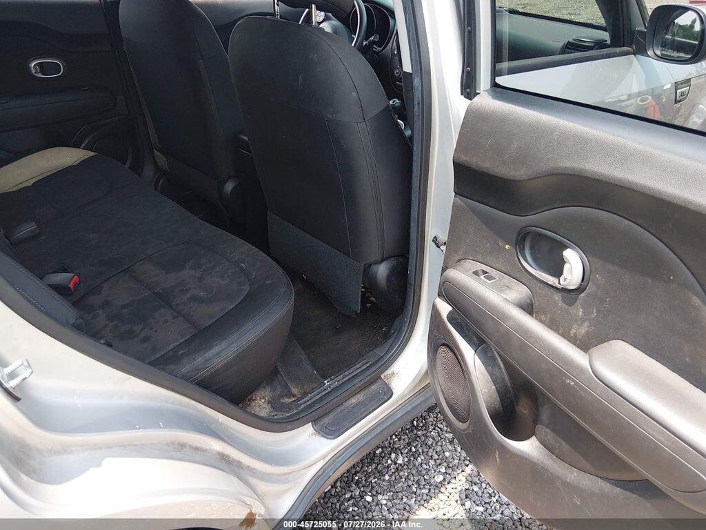 KNDJN2A29J7598907 2018 KIA SOUL photo no. 8