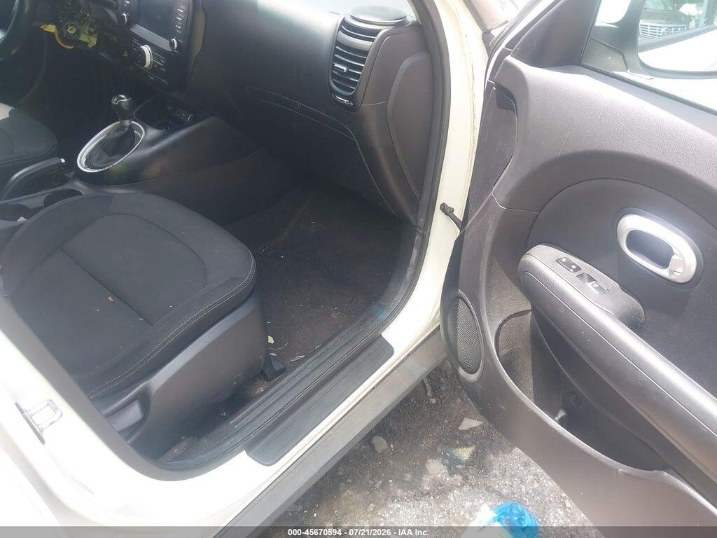 KNDJP3A55J7600632 2018 KIA SOUL photo no. 5