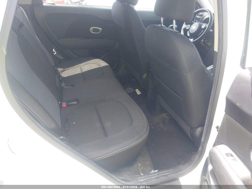 KNDJP3A55J7600632 2018 KIA SOUL photo no. 8