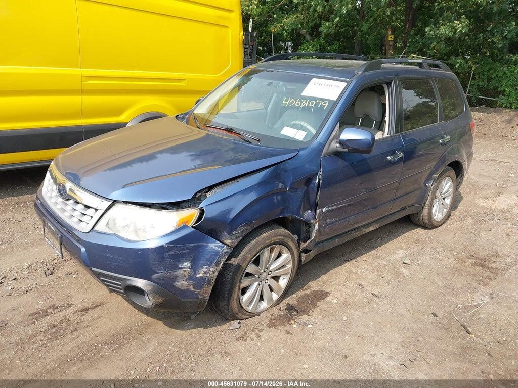 JF2SHAEC2DH427523 2013 SUBARU FORESTER photo no. 2