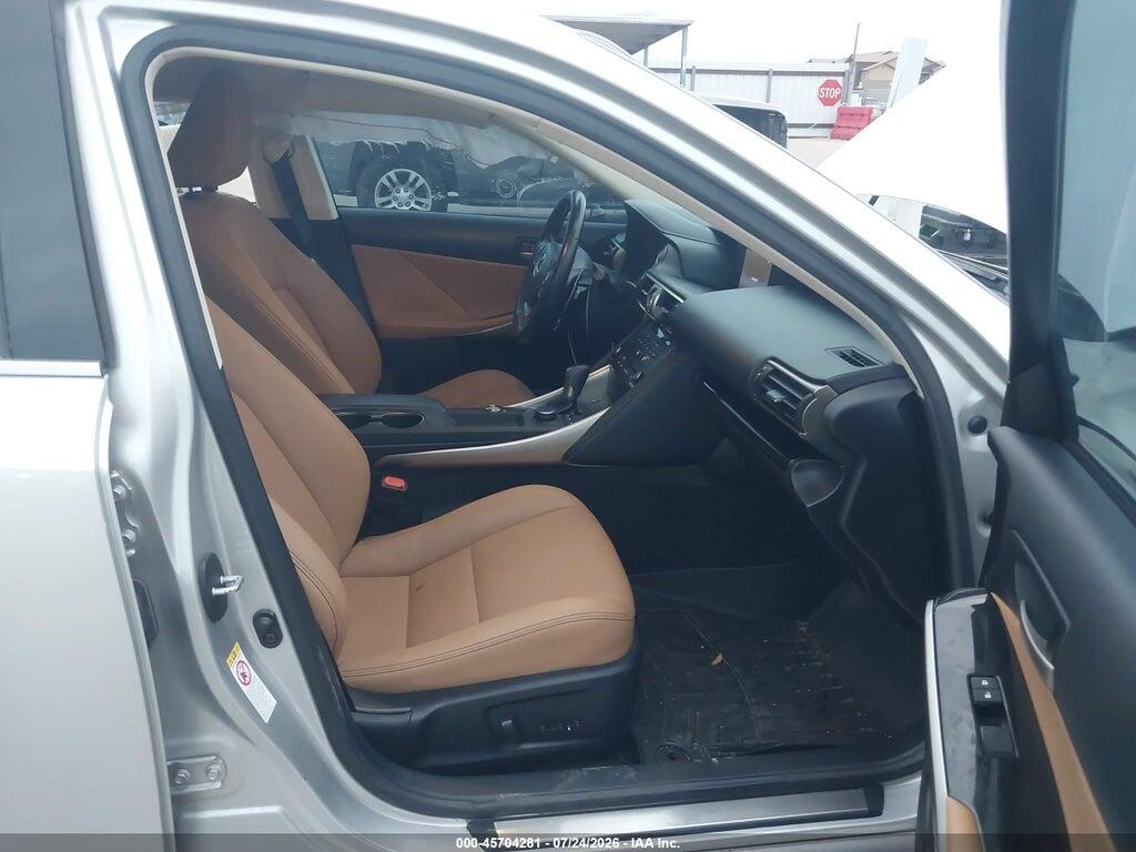 JTHC81D22K5034243 2019 LEXUS IS 300 photo no. 5