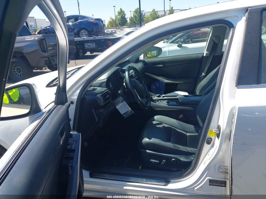 JTHBA1D29J5063849 2018 LEXUS IS 300 photo no. 5