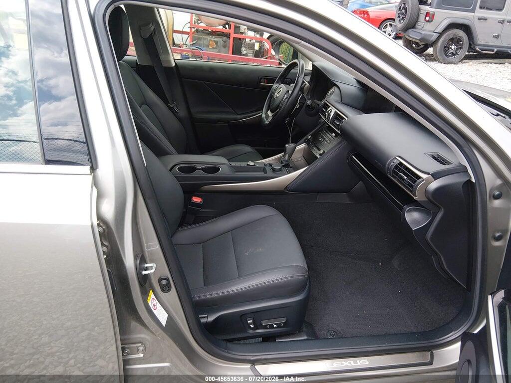 JTHC81D2XJ5031914 2018 LEXUS IS 300 photo no. 5