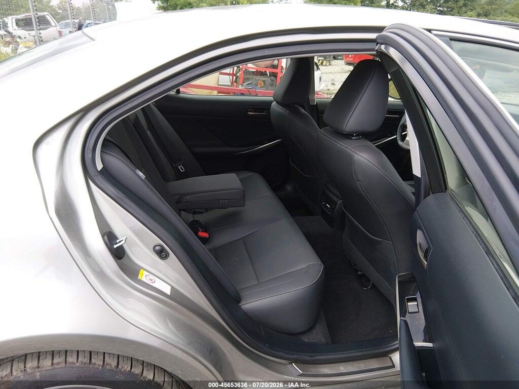 JTHC81D2XJ5031914 2018 LEXUS IS 300 photo no. 8