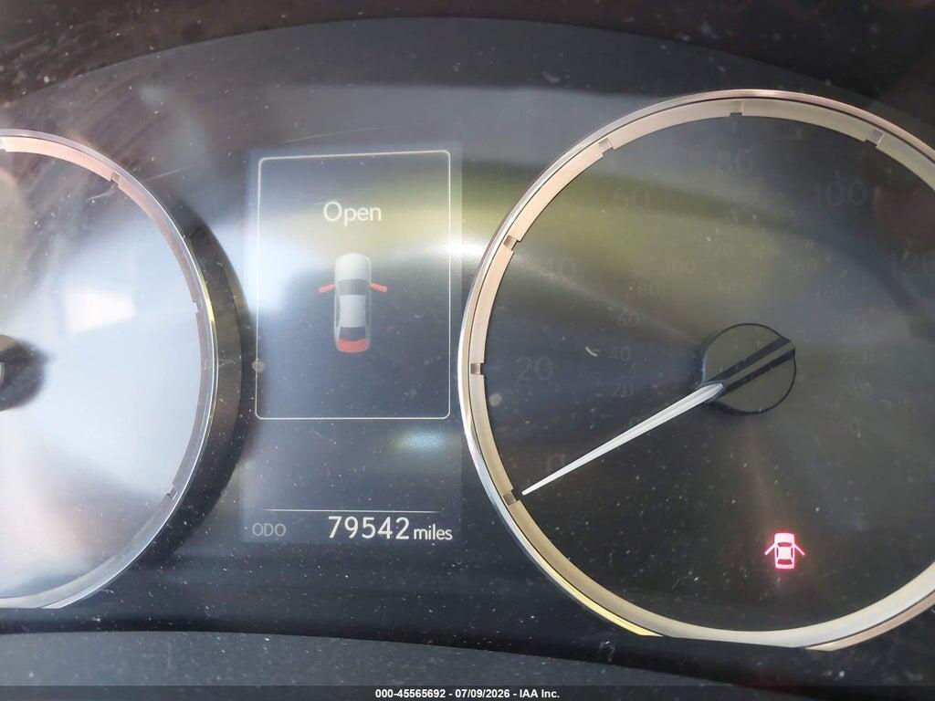JTHC81D25J5030475 2018 LEXUS IS 300 photo no. 7