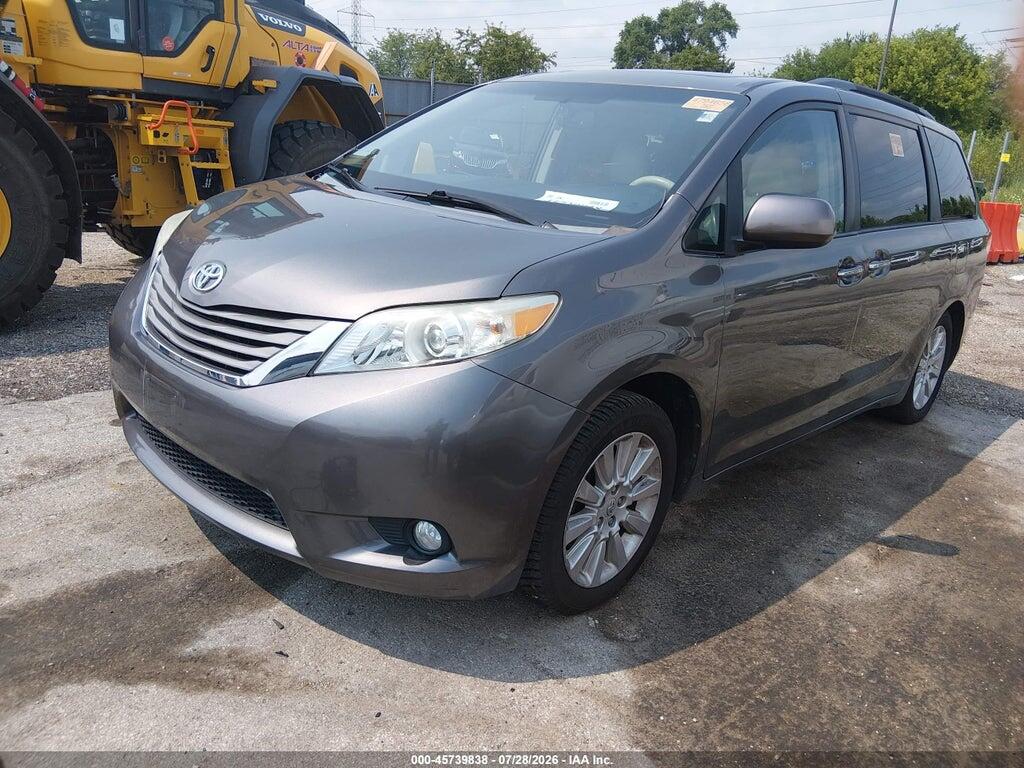 5TDDK3DC5DS053796 2013 TOYOTA SIENNA photo no. 2