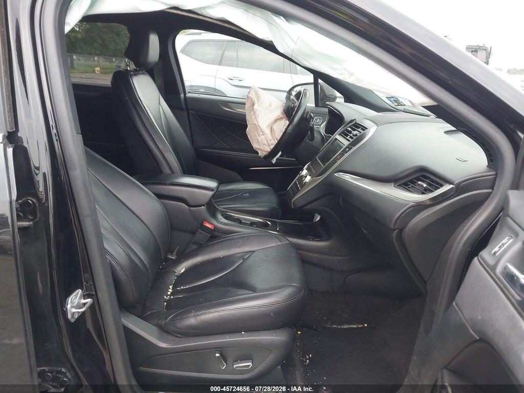 5LMCJ1D96KUL04057 2019 LINCOLN MKC photo no. 5