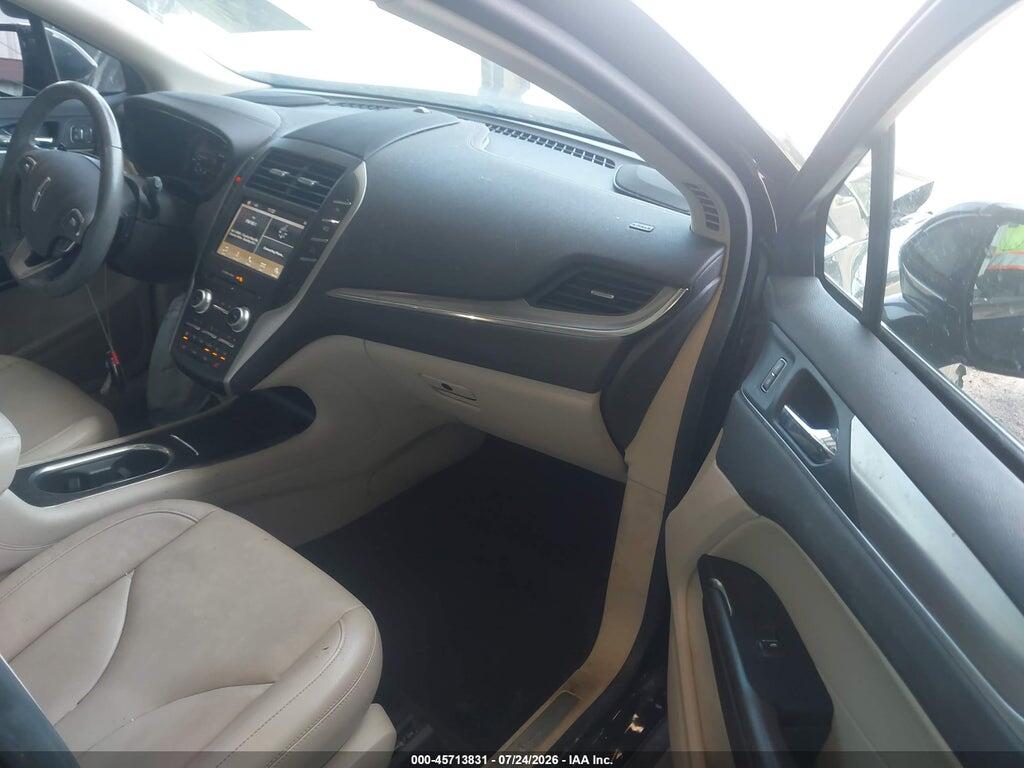 5LMCJ1C92KUL48574 2019 LINCOLN MKC photo no. 5