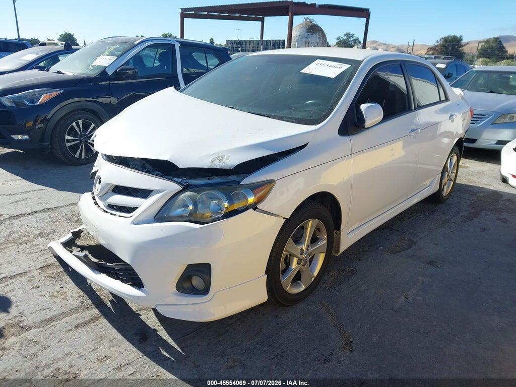 2T1BU4EE3DC944282 2013 TOYOTA COROLLA photo no. 2