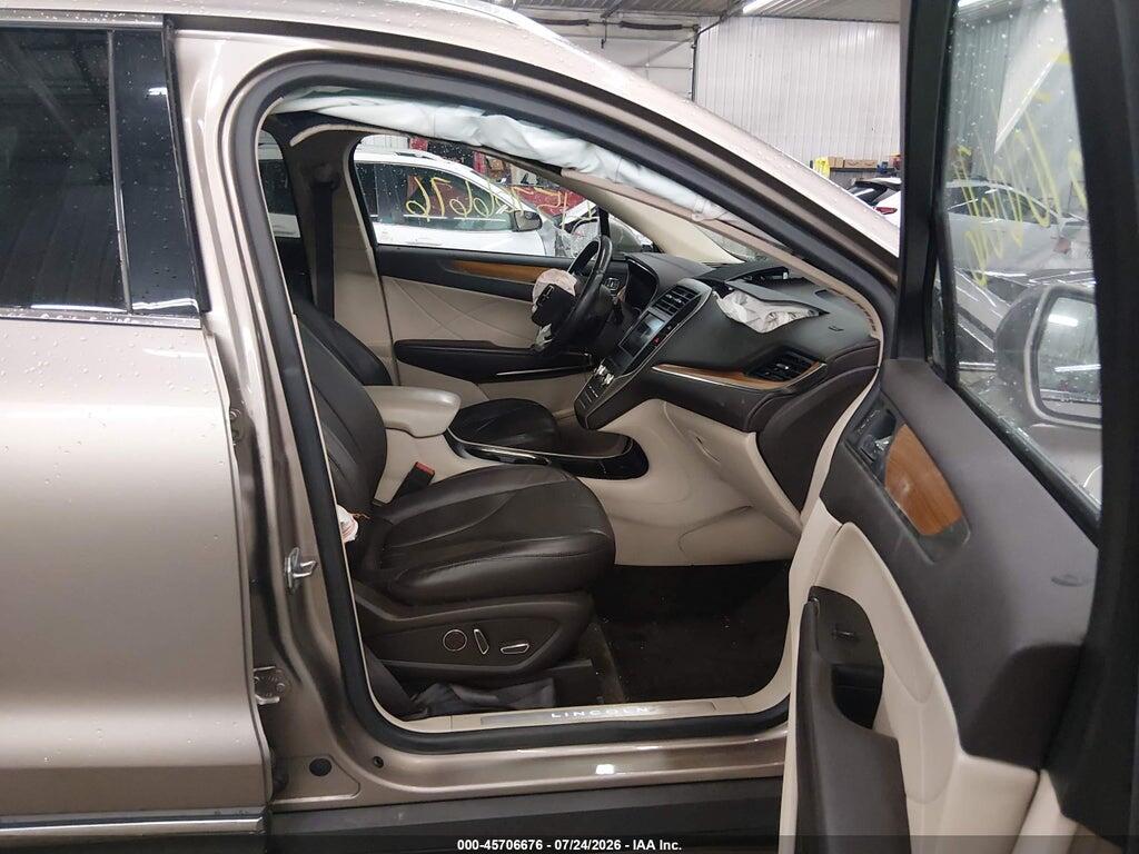 5LMCJ2D90JUL04690 2018 LINCOLN MKC photo no. 5