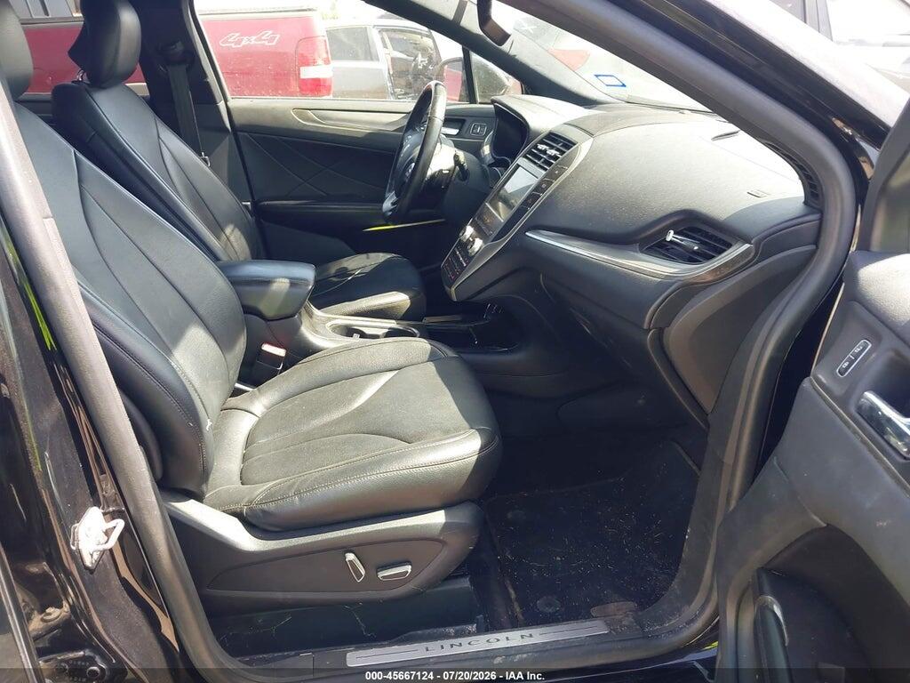 5LMCJ1C98JUL00530 2018 LINCOLN MKC photo no. 5