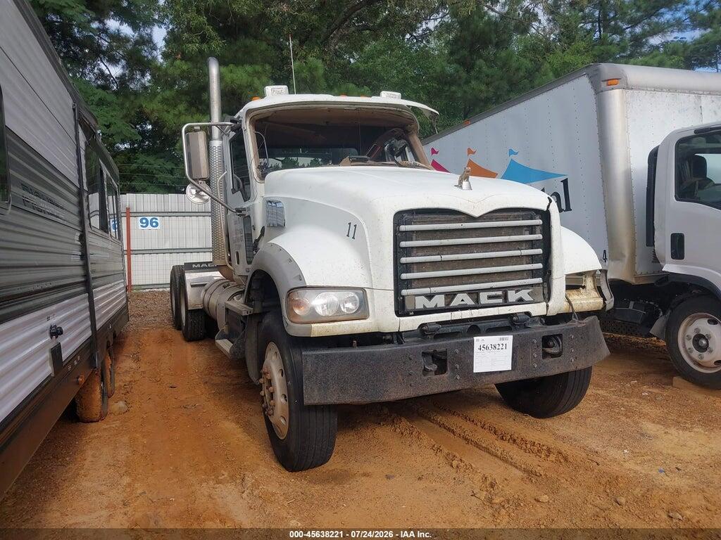 2015 MACK 700 1M1AX09YXFM024185
