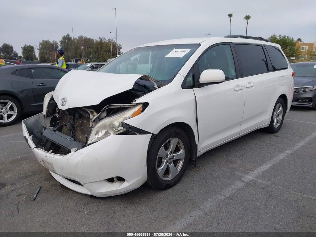 5TDKK3DC2DS323476 2013 TOYOTA SIENNA photo no. 2