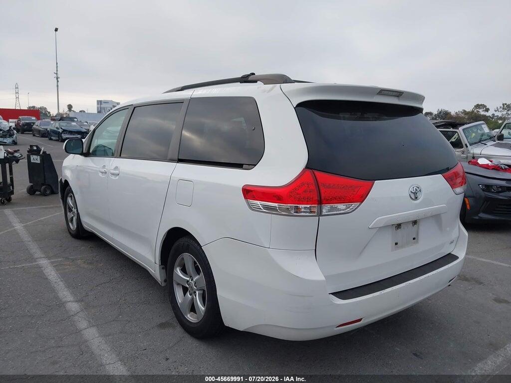5TDKK3DC2DS323476 2013 TOYOTA SIENNA photo no. 3