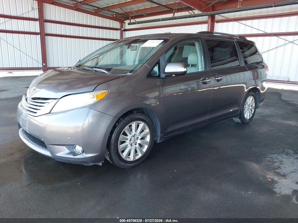 5TDDK3DC5DS050607 2013 TOYOTA SIENNA photo no. 2