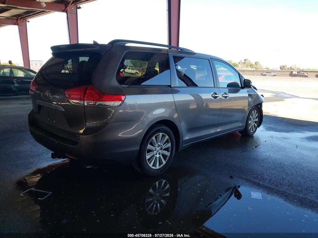5TDDK3DC5DS050607 2013 TOYOTA SIENNA photo no. 4