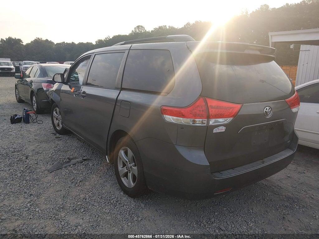 5TDKK3DC5DS293745 2013 TOYOTA SIENNA photo no. 3