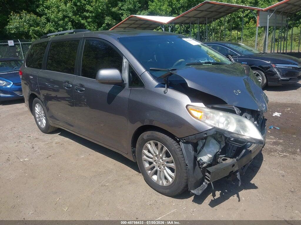5TDYK3DC8DS325484 2013 TOYOTA SIENNA photo no. 1