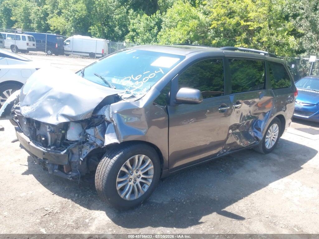 5TDYK3DC8DS325484 2013 TOYOTA SIENNA photo no. 2